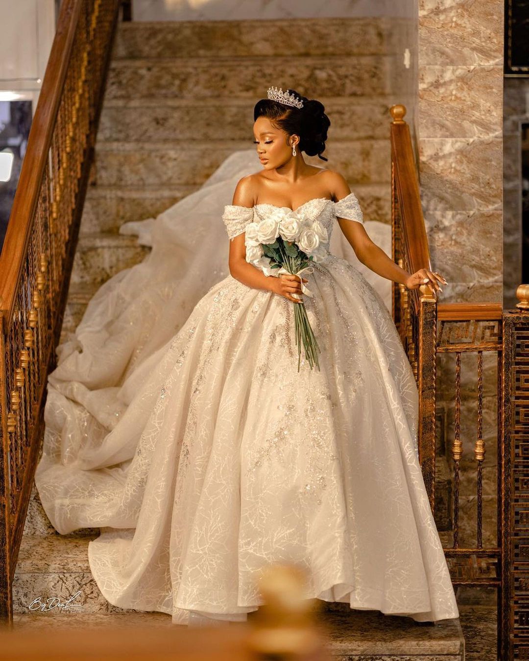 2022 Plus Size Arabic Aso Ebi Sparkly Luxurious Sexy Wedding Dress Beaded Crystals Vintage Bridal Gowns Dresses ZJ440