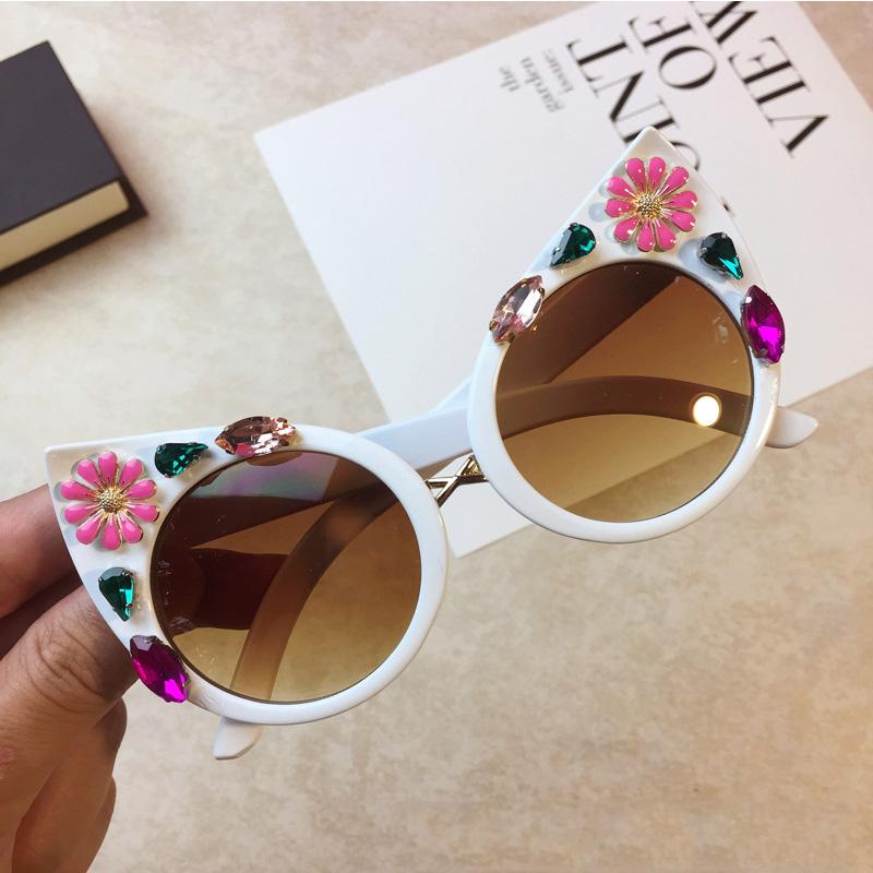 2020 Handmade Baroque Flower Cat Eye Sunglasses Luxury Women Sun Glasses Beach Crystal Rhinestone Eyewear Sunglasses Oculos Gift
2020 Handmade Baroque Flower Cat Eye Sunglasses Luxury Women Sun Glasses Beach Crystal Rhinestone Eyewear Sunglasses Oculos Gift