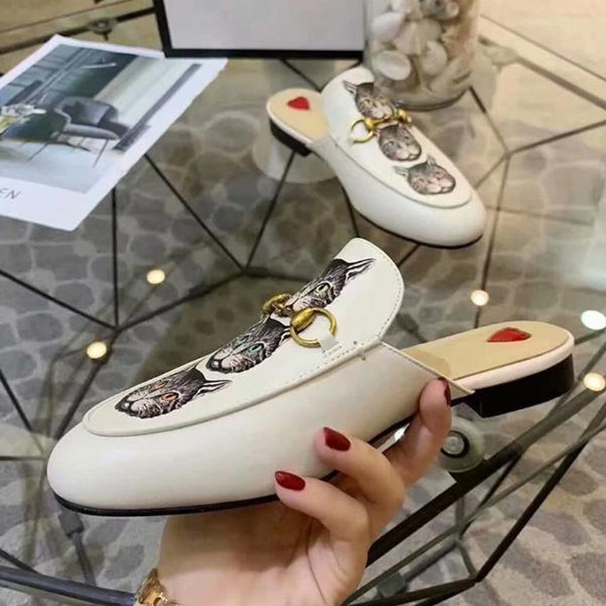 Men Women Leather Slippers Soft Cowhide Lazy Womens Slides Shoes Metal Buckle Beach Slipper Classic Lady Slide Loafer with Box tdgfsdg, Black
Men Women Leather Slippers Soft Cowhide Lazy Womens Slides Shoes Metal Buckle Beach Slipper Classic Lady Slide Loafer with Box tdgfsdg, Black