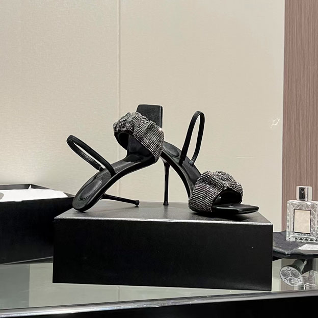 Classic design trendy Slippers shoulder belt skirt shoes high heels women's imported cashmere foot pads more fashionable square head toe buttons Europe 35-43, Silver
Classic design trendy Slippers shoulder belt skirt shoes high heels women's imported cashmere foot pads more fashionable square head toe buttons Europe 35-43, Silver