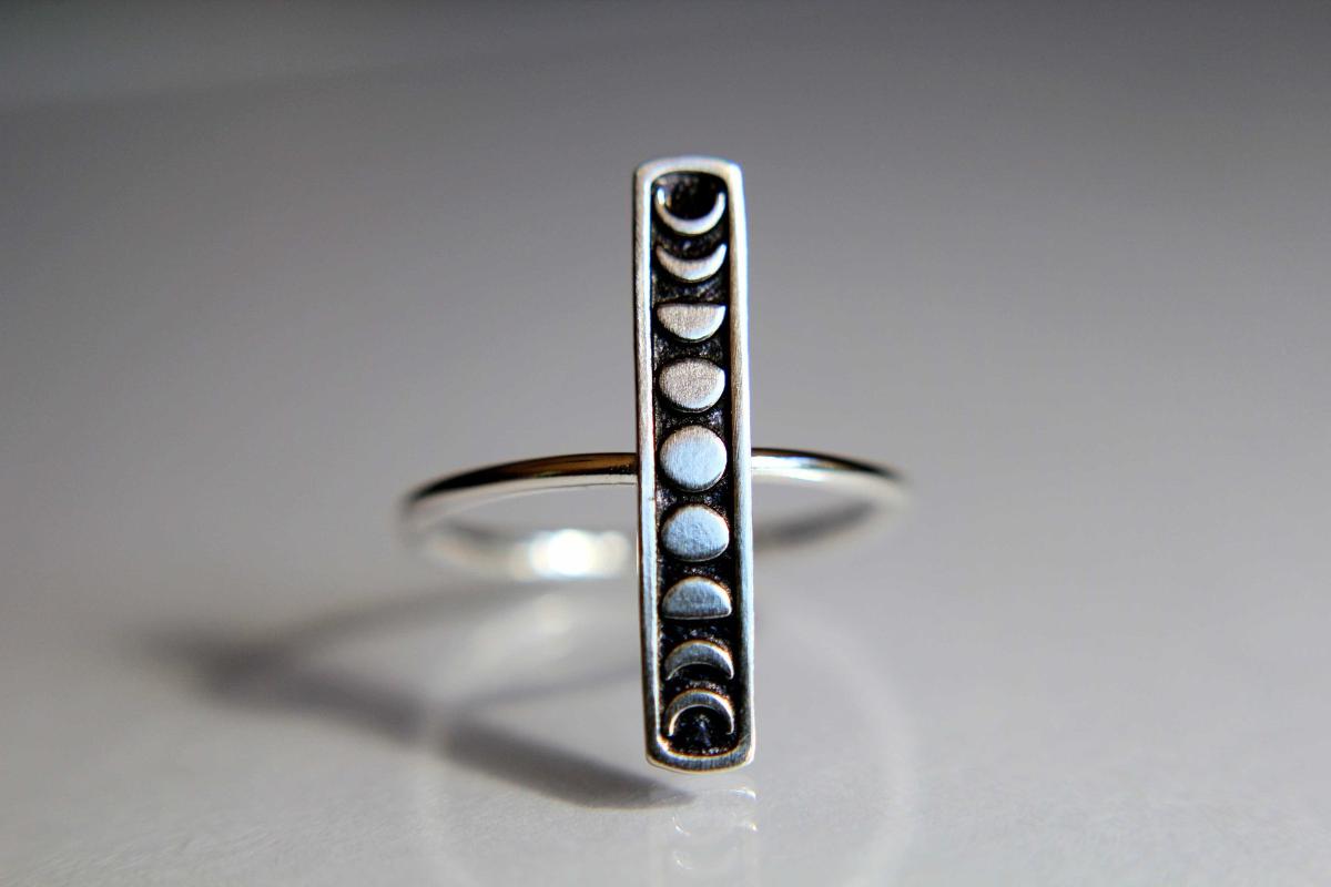 Cute Vintage Silver Color Moon Phase Ring for Women S925 Sterling Silver Fashion Wedding Engagement Jewelry 2020
Cute Vintage Silver Color Moon Phase Ring for Women S925 Sterling Silver Fashion Wedding Engagement Jewelry 2020