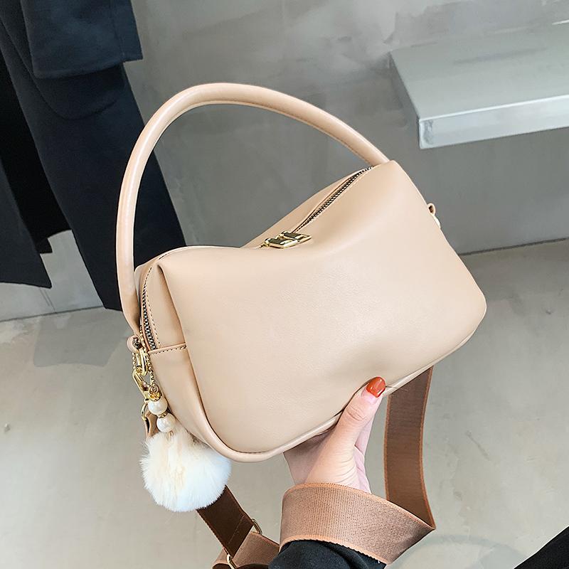 NEW HOT SALE Handbag Women Casual Tote Bag Female Large Shoulder High Quality Suede Leather Handbag With Fur Ball, Black
NEW HOT SALE Handbag Women Casual Tote Bag Female Large Shoulder High Quality Suede Leather Handbag With Fur Ball, Black