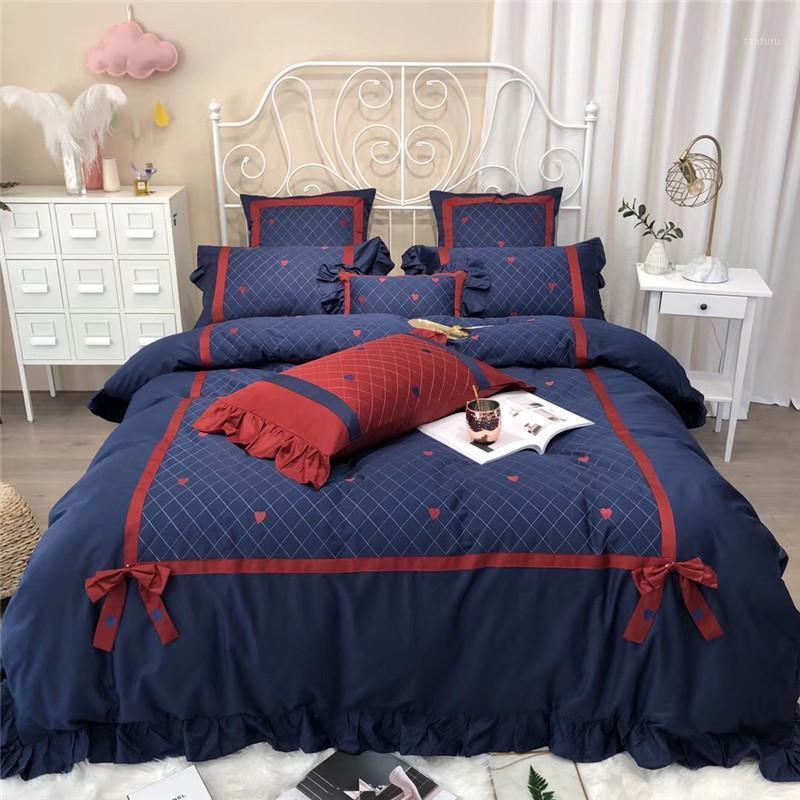 37 4/7pcs Red blue Bedlinen Soft Bedclothes Stars moon embroidery Bedcover Duvet Cover Pillowcase egyptian Cotton Bedding set1 
37 4/7pcs Red blue Bedlinen Soft Bedclothes Stars moon embroidery Bedcover Duvet Cover Pillowcase egyptian Cotton Bedding set1