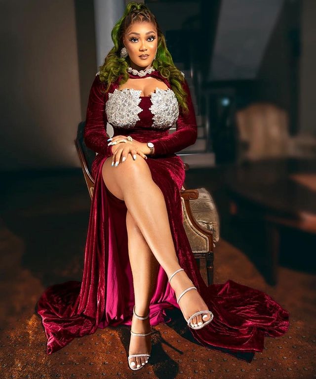 2022 Plus Size Arabic Aso Ebi Burgundy Lace Mermaid Prom Dresses Crystals Long Sleeves Evening Formal Party Second Reception Birthday Engagement Gowns