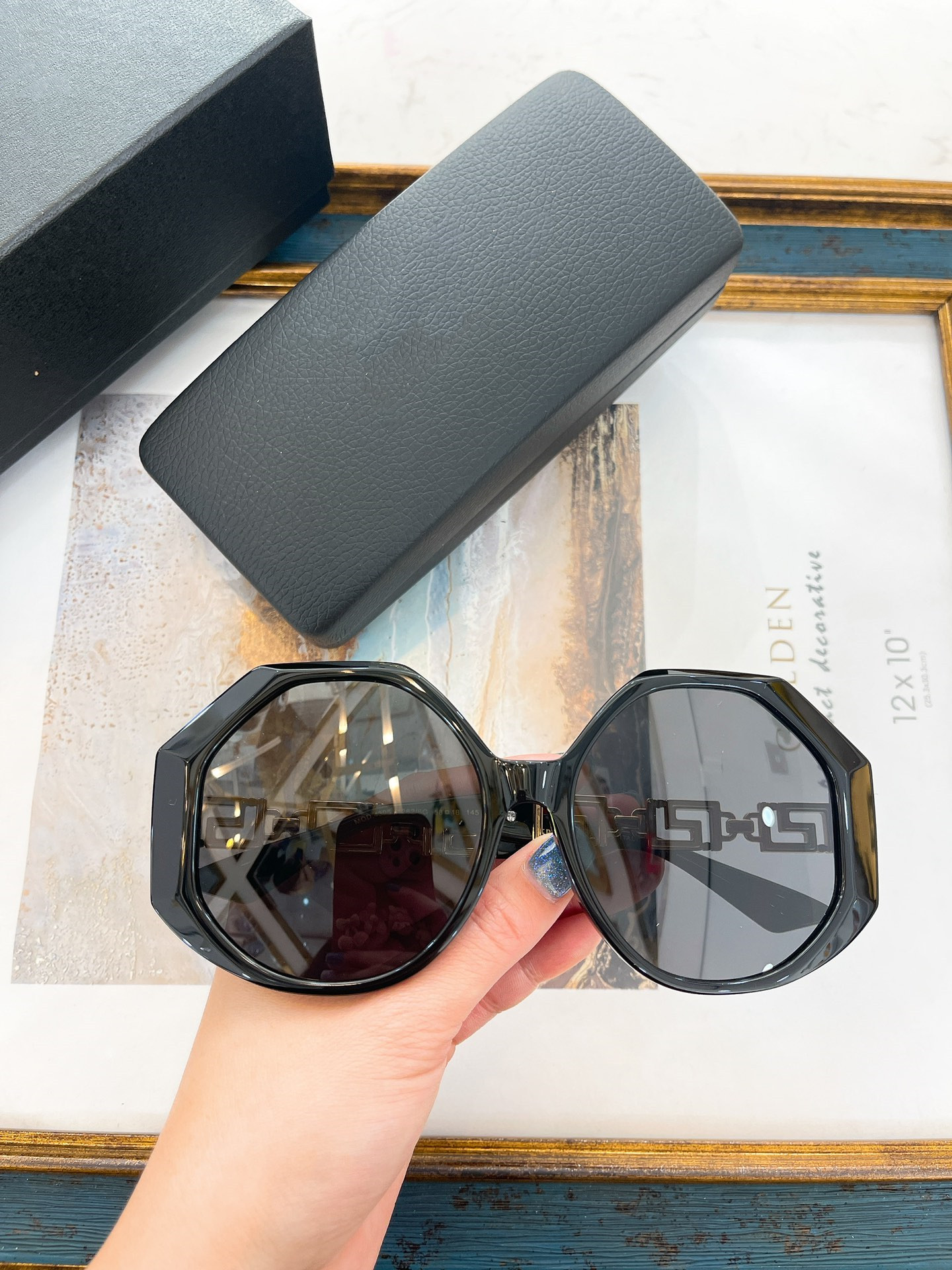 High Quality Classic Pilot Polarized Men Sunglasses4395 Designer Brand Mens Womens Sun Glasses Eyewear Glass glasse square frames Lenses 59 mm with box
High Quality Classic Pilot Polarized Men Sunglasses4395 Designer Brand Mens Womens Sun Glasses Eyewear Glass glasse square frames Lenses 59 mm with box