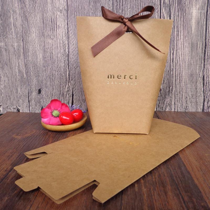 Black White 20pcs Kraft Paper Bag Bronzing French "Merci" Thank You Gift Box Package Wedding Party Favor Candy Bags with Ribbon1
Black White 20pcs Kraft Paper Bag Bronzing French "Merci" Thank You Gift Box Package Wedding Party Favor Candy Bags with Ribbon1