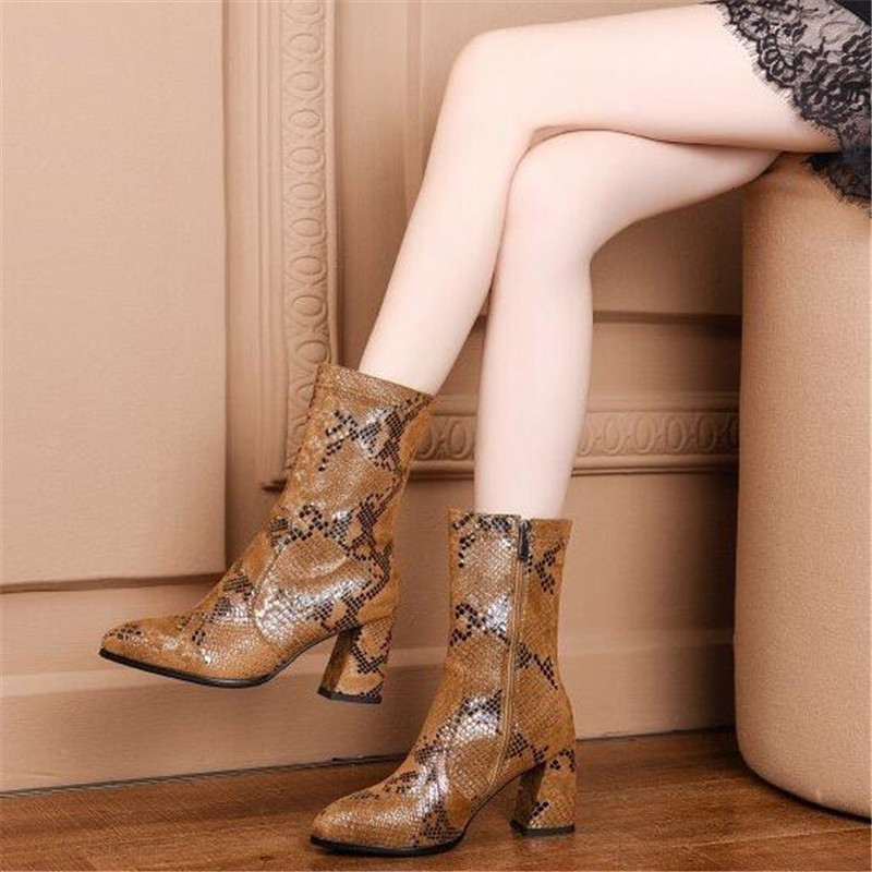 Retro Charges to Print 2021 New Heel Thick Side Zipper High Riding Boots Big Size Women's Shoes Knighthood 60vt, 903-01
Retro Charges to Print 2021 New Heel Thick Side Zipper High Riding Boots Big Size Women's Shoes Knighthood 60vt, 903-01