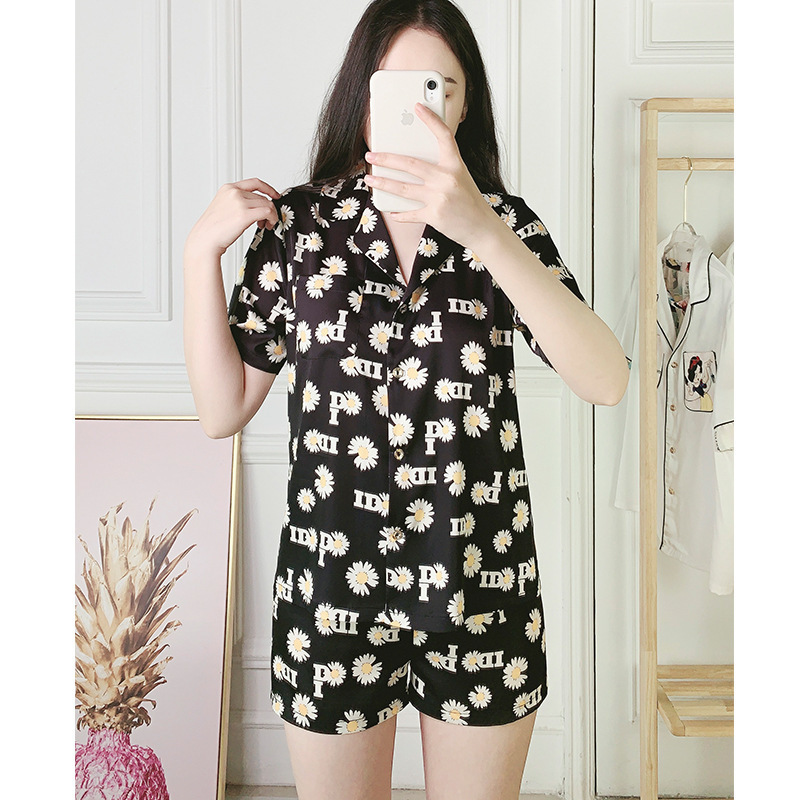 2020 Pajamas Female Summer Ins Trend Net Red Explosion Cute Little Daisy Thin ShortSleeved Clothing Suit Sleepwear Pijama Mujer T200429