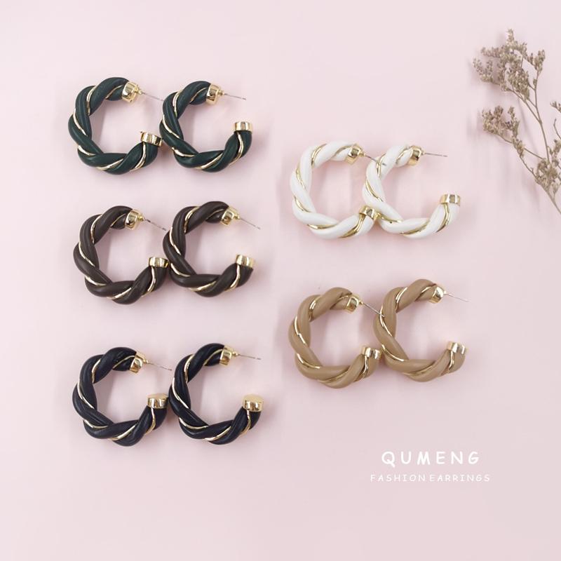 Hoop & Huggie 2021 Arrivals Exaggerated Twisted Metal Leather Chunky Earrings Trendy Design For Women Fashion Jewelry
Hoop & Huggie 2021 Arrivals Exaggerated Twisted Metal Leather Chunky Earrings Trendy Design For Women Fashion Jewelry