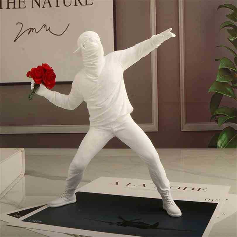 Statues Sculptures Banksy Flower Resin Thrower Statue Bomber Home Decoration Accessories Modern Ornaments Figurine Collectible 210827
Statues Sculptures Banksy Flower Resin Thrower Statue Bomber Home Decoration Accessories Modern Ornaments Figurine Collectible 210827