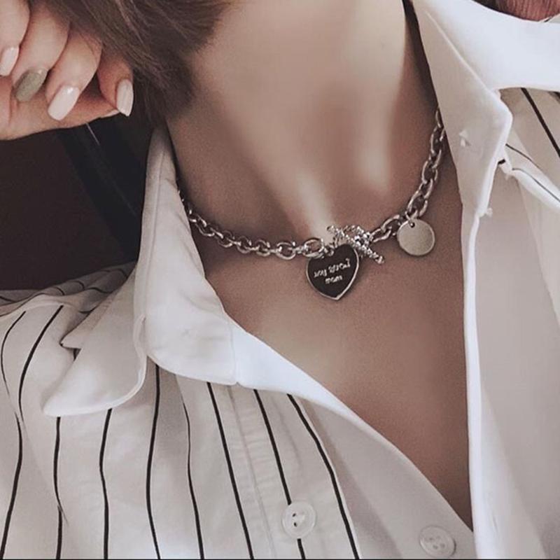2020 Punk Metal Heart Clavicle Chain Necklace Female Geometric Buckle Thick Chain Rock Hip Hop Silver Color Choker Necklace Gift
2020 Punk Metal Heart Clavicle Chain Necklace Female Geometric Buckle Thick Chain Rock Hip Hop Silver Color Choker Necklace Gift