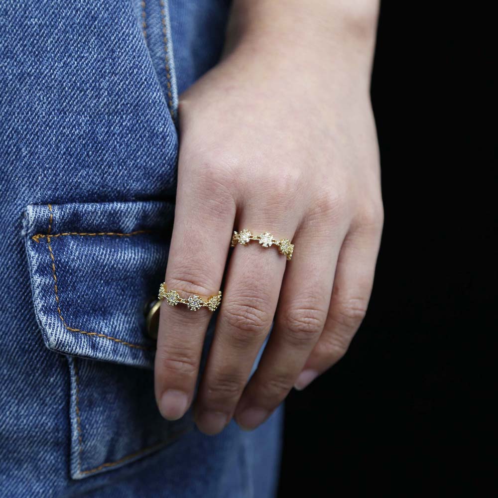 2024 Spring New Design Gold Metal Color Prong Set Yellow CZ Dainty Daisy Flower Band Women Finger Ring Fashion