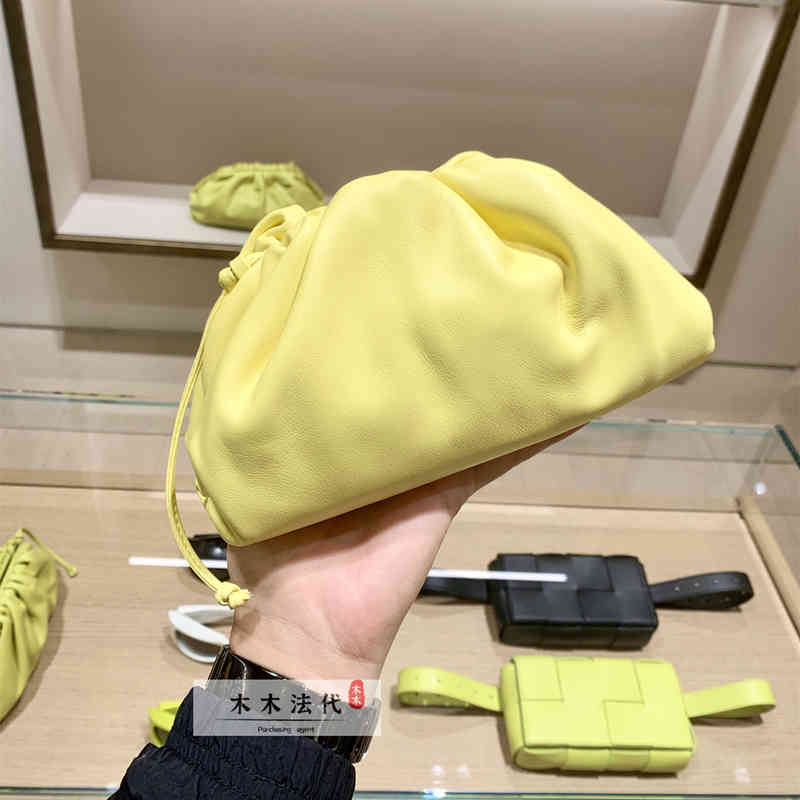 Luxurys Venetas Bottegas Handbags Women's Mini Small Smooth Leather Cloud Dumpling Hand Messenger Bag
Luxurys Venetas Bottegas Handbags Women's Mini Small Smooth Leather Cloud Dumpling Hand Messenger Bag