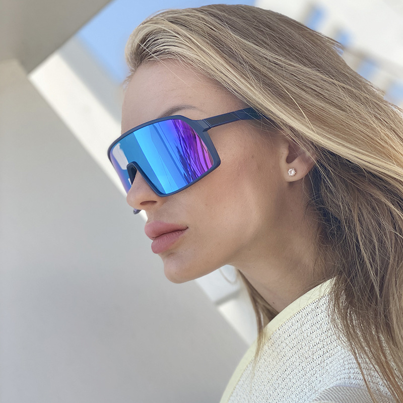 Men Women Dazzling color bicycle glasses one piece sunglasses outdoor sports sunglasses Fashion UV400 goggles Free Shipping 1988 
Men Women Dazzling color bicycle glasses one piece sunglasses outdoor sports sunglasses Fashion UV400 goggles Free Shipping 1988