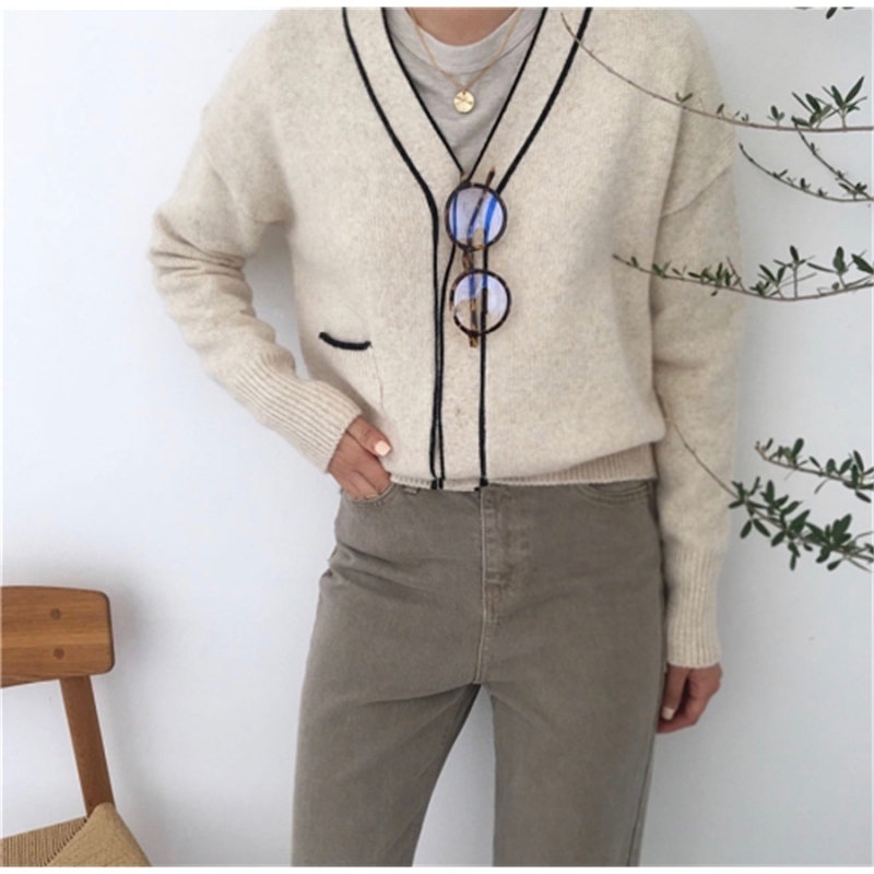 Beige V-Neck Knitted Sweater For Women, Warm Loose Single Breasted Pocket Wool Casual Cardigan