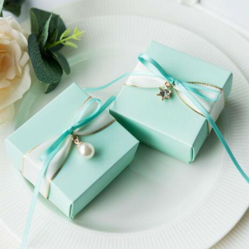 20 Pcs High-quality Pink / Purple / Blue Macaroon Color Wedding Favors Candy Boxes Bomboniera Party Supplies Gift Chocolate Box1
20 Pcs High-quality Pink / Purple / Blue Macaroon Color Wedding Favors Candy Boxes Bomboniera Party Supplies Gift Chocolate Box1