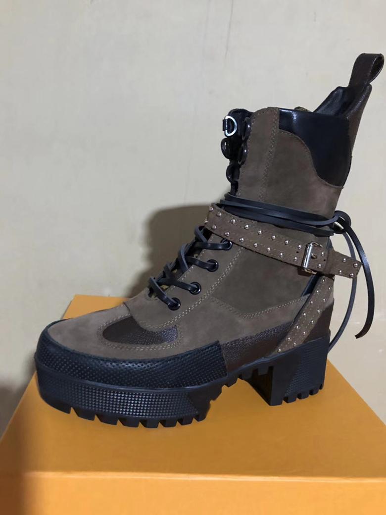 New Women Genuine Leather Winter Boots Martin Boot Flamingos Love Arrow Medal High Quality Cow Leather Chunky Heel Shoes Boots EU35-41, Red
New Women Genuine Leather Winter Boots Martin Boot Flamingos Love Arrow Medal High Quality Cow Leather Chunky Heel Shoes Boots EU35-41, Red