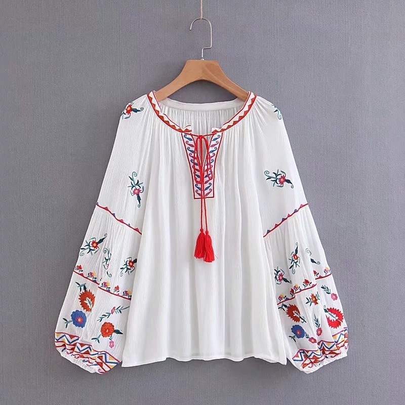 2021 New Spring and female summer national style round fine embroidered collar ear lace top retro shirt W9ME, Red
2021 New Spring and female summer national style round fine embroidered collar ear lace top retro shirt W9ME, Red