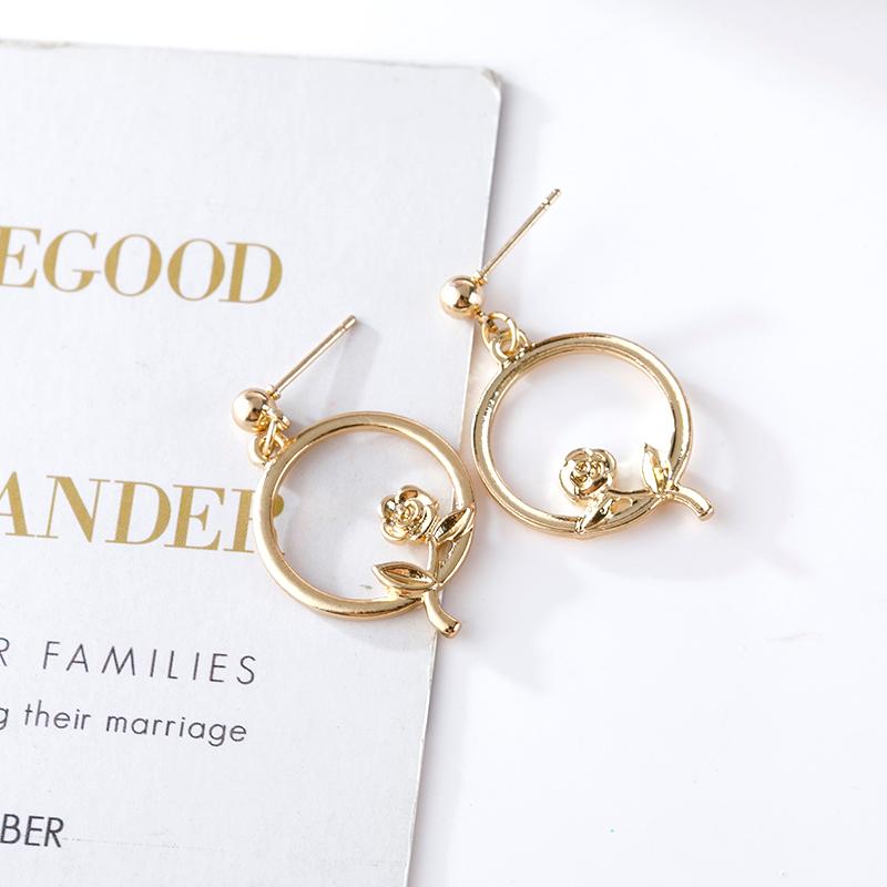 Shamir Han Edition Contracted Temperament Flowers Rose Earrings Personality Retro Earrings Girl Jewelry Accessories
Shamir Han Edition Contracted Temperament Flowers Rose Earrings Personality Retro Earrings Girl Jewelry Accessories