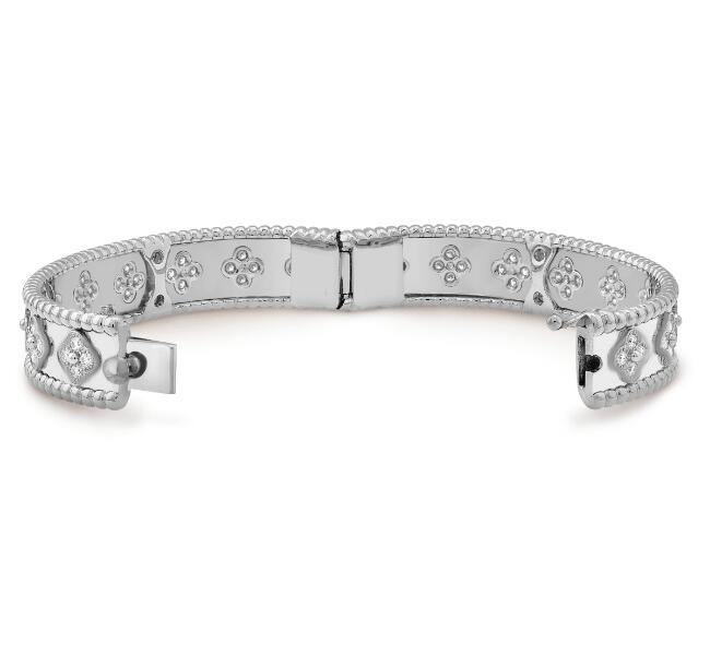 Tennis fashion Four-leaf clover kaleidoscope three-color bracelet Women Jewelry men designer official website the same style With box
Tennis fashion Four-leaf clover kaleidoscope three-color bracelet Women Jewelry men designer official website the same style With box