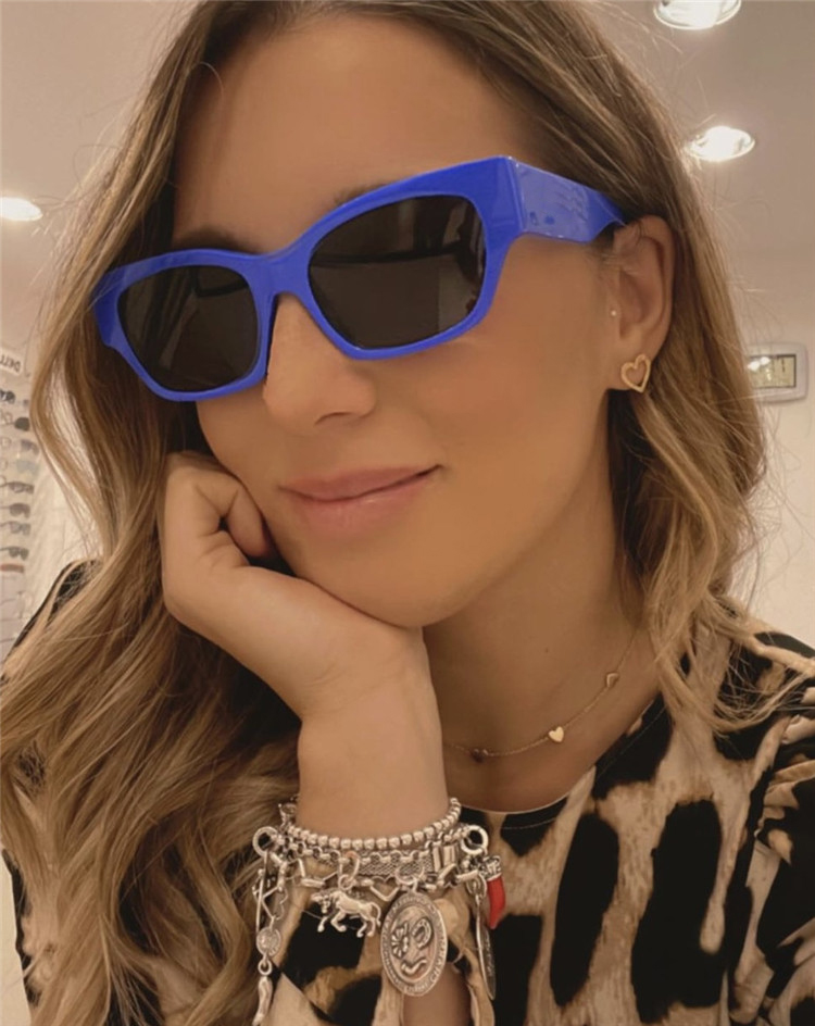 luxury Designer sunglasses for women special sunglasses mens and Men Sun Glasses fashion style protects eyes UV400 lens top quality with case
luxury Designer sunglasses for women special sunglasses mens and Men Sun Glasses fashion style protects eyes UV400 lens top quality with case