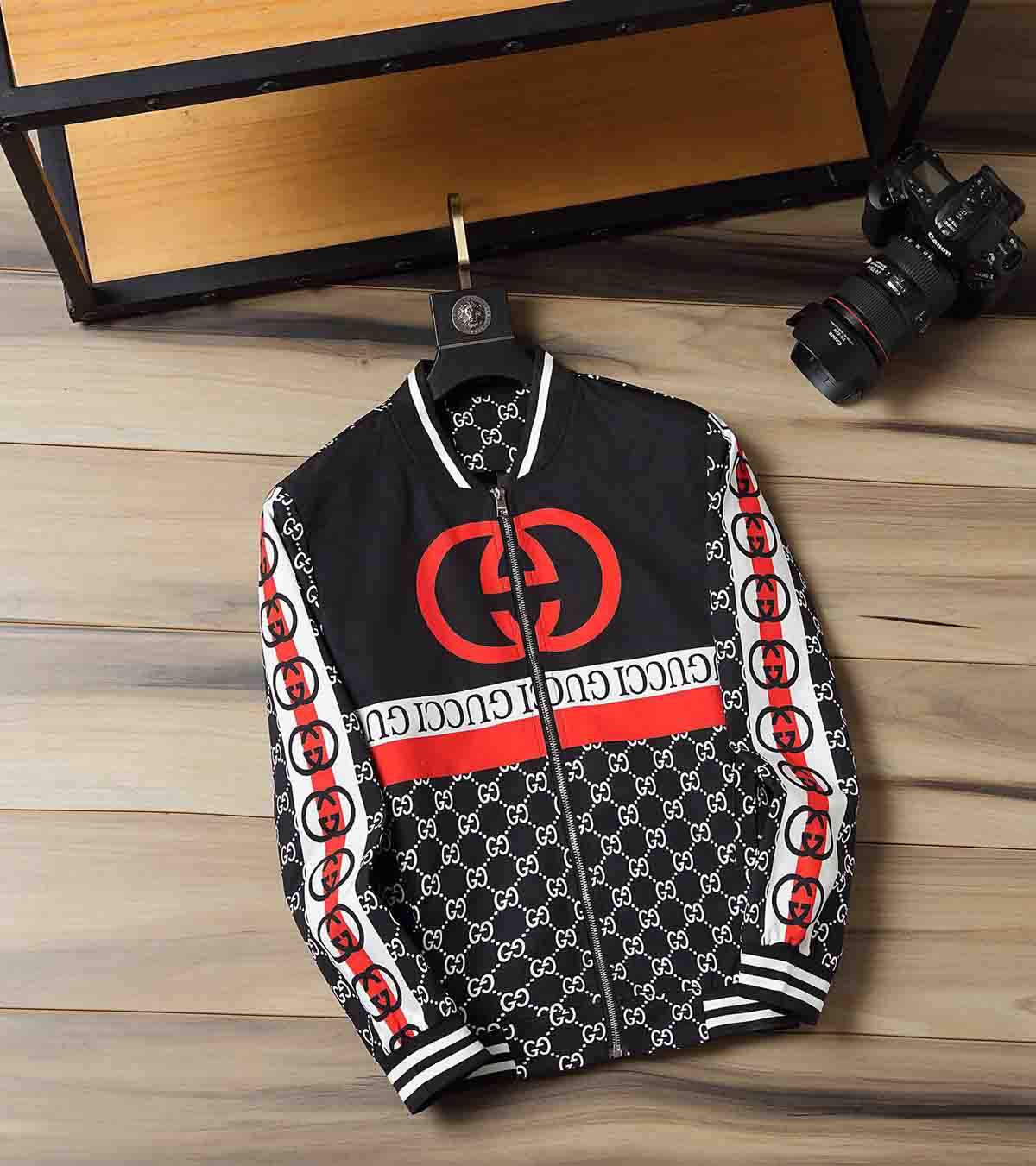 2020 Hot-selling men's jacket new fashion men's thin casual jacket spring and autumn windbreaker jacket men's sports windbreaker, Black;brown
2020 Hot-selling men's jacket new fashion men's thin casual jacket spring and autumn windbreaker jacket men's sports windbreaker, Black;brown