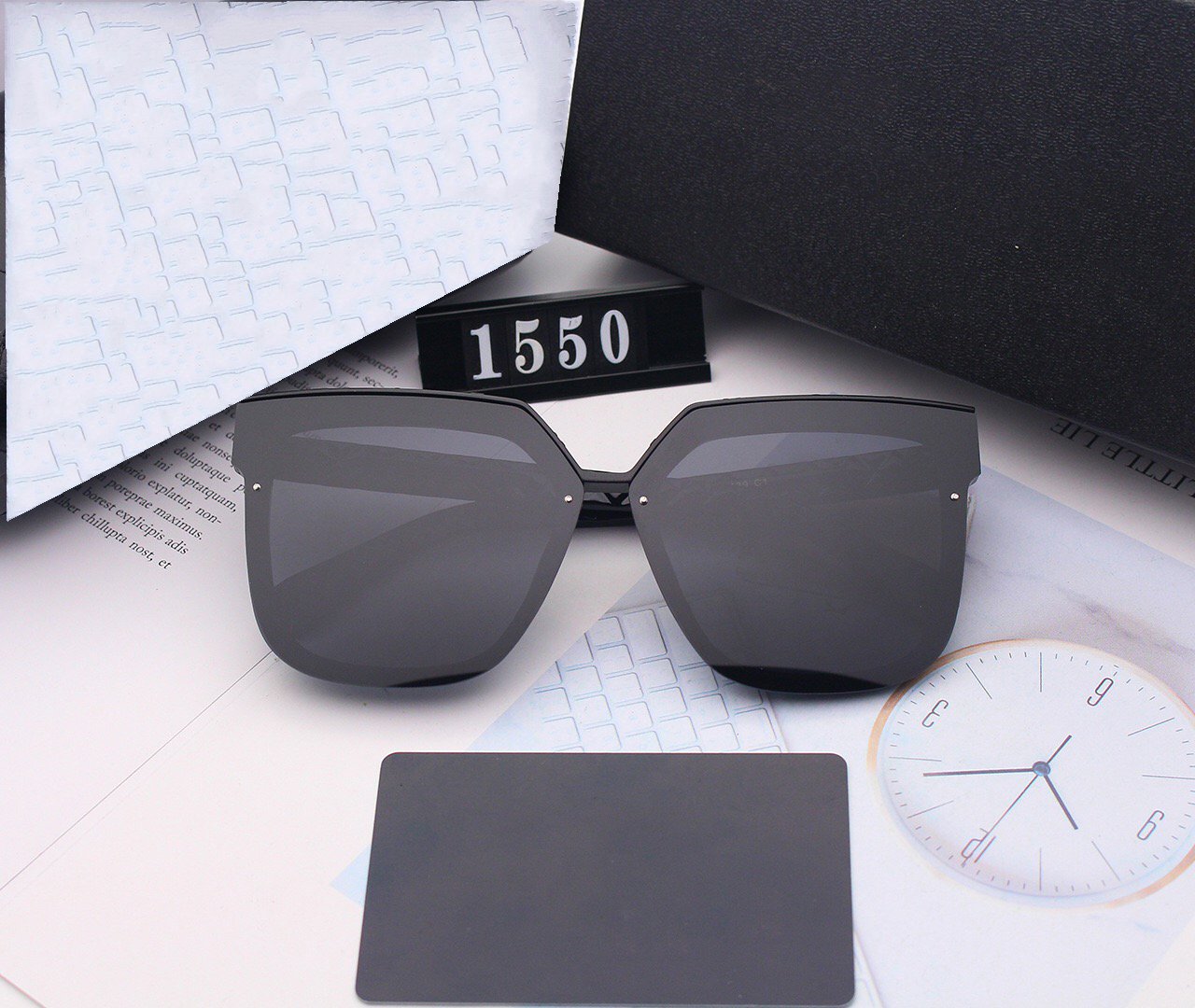 2023men designer brand fashion sunglasses women anti-UV polarized lenses driving travel beach island fashion street shooting sun glass
2023men designer brand fashion sunglasses women anti-UV polarized lenses driving travel beach island fashion street shooting sun glass