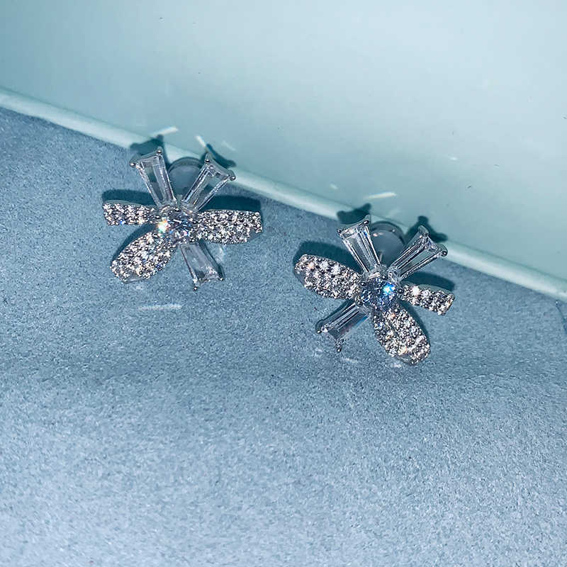 HEF jewelry original ribbon ice crystal earrings female light luxury personalized Earrings 925 Sterling Silver
HEF jewelry original ribbon ice crystal earrings female light luxury personalized Earrings 925 Sterling Silver