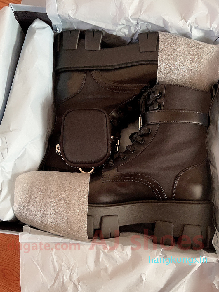 Quality Designer Boots Classic Non-Slip Rois Martin Shoes Nylon Military Desert Combat Short Booties Leather Lining Removable Pouch forwomen, Box
Quality Designer Boots Classic Non-Slip Rois Martin Shoes Nylon Military Desert Combat Short Booties Leather Lining Removable Pouch forwomen, Box