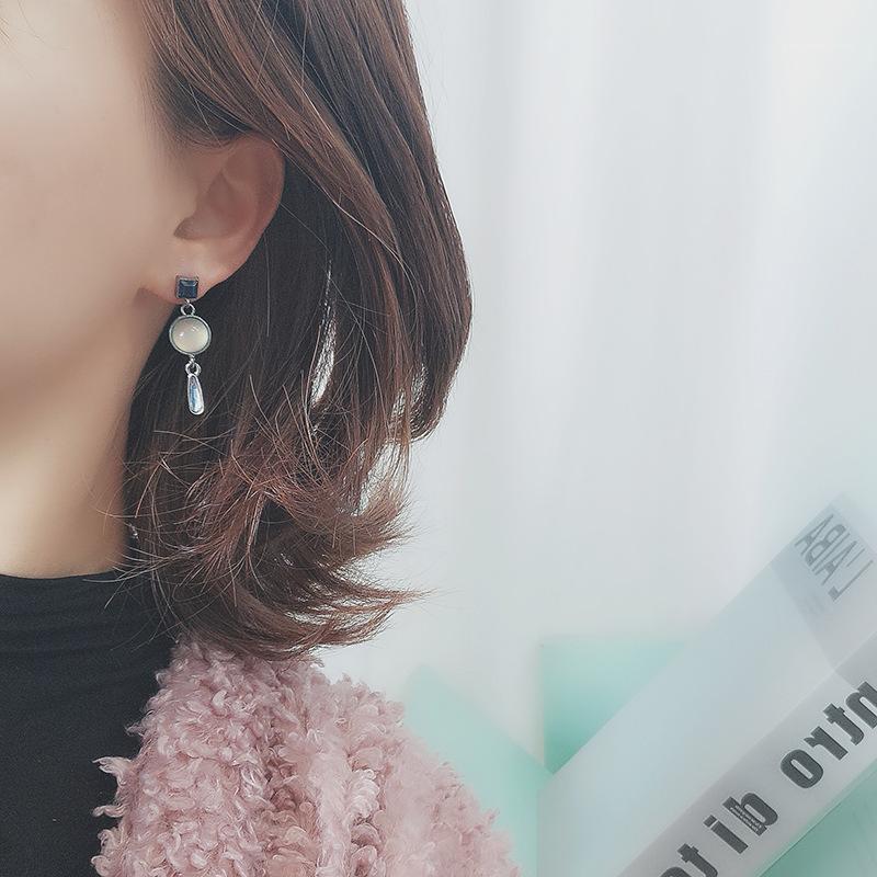 Stud Blue Crystal Retro Earrings Baroque Pearl Tassels European And American Fashion Ladies Charm Jewelry, Golden;silver
Stud Blue Crystal Retro Earrings Baroque Pearl Tassels European And American Fashion Ladies Charm Jewelry, Golden;silver