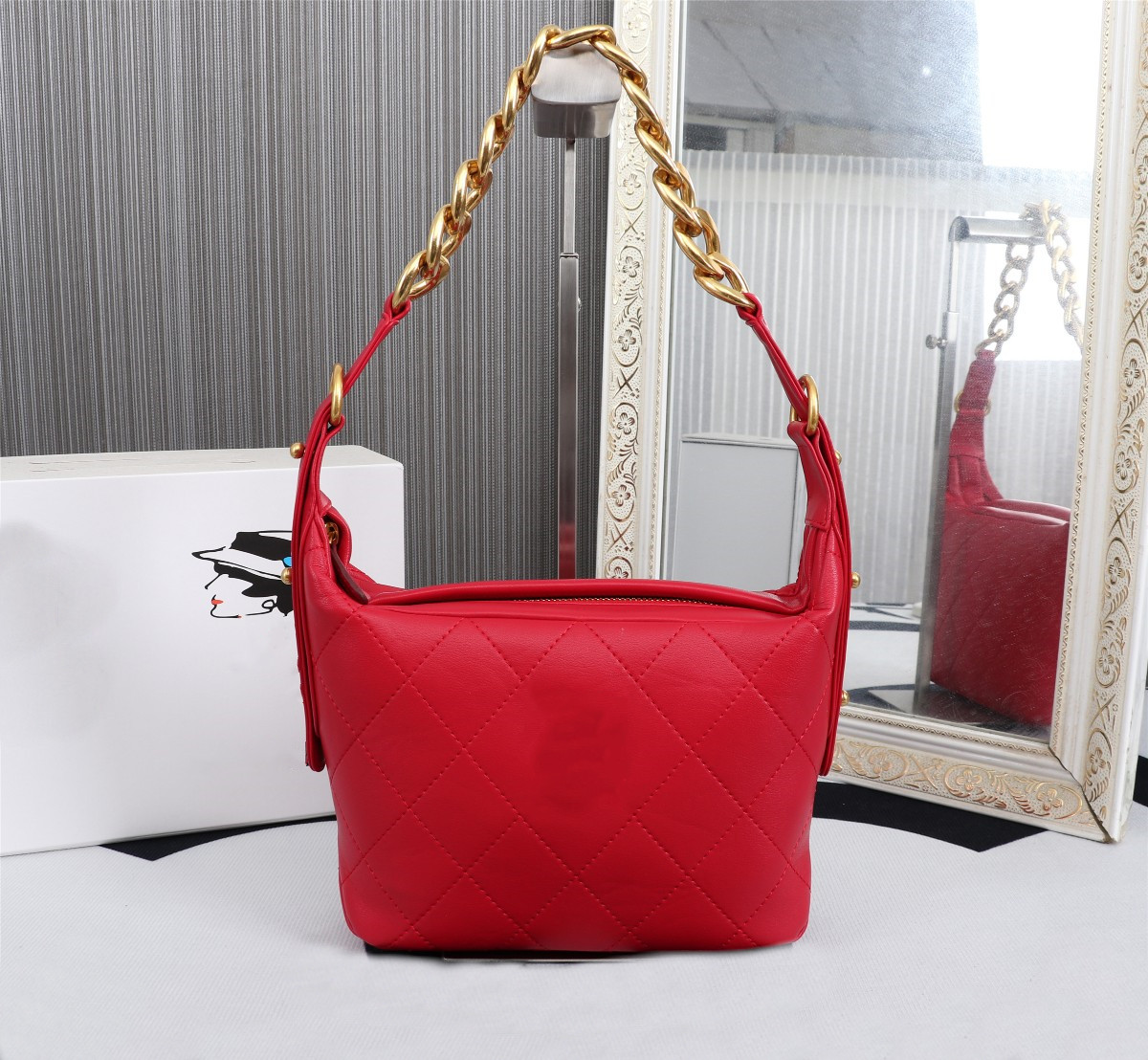 Handbags cowhide Evening Bag leather material Gold chain Silver chain highquality handbag Shoulder Bags, High-quality
Handbags cowhide Evening Bag leather material Gold chain Silver chain highquality handbag Shoulder Bags, High-quality
