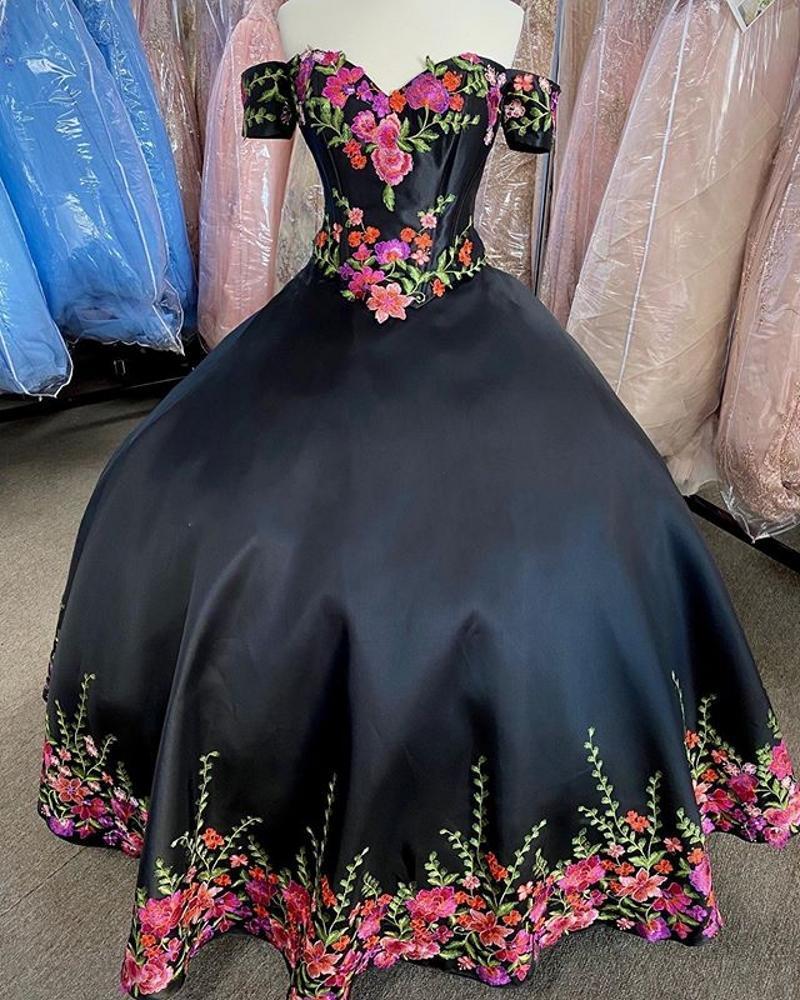 2020 Black Quinceanera Dresses Embroidery Floral Applique Off The Shoulder Bandage Homecoming Dress Cheap Prom Ball Gowns