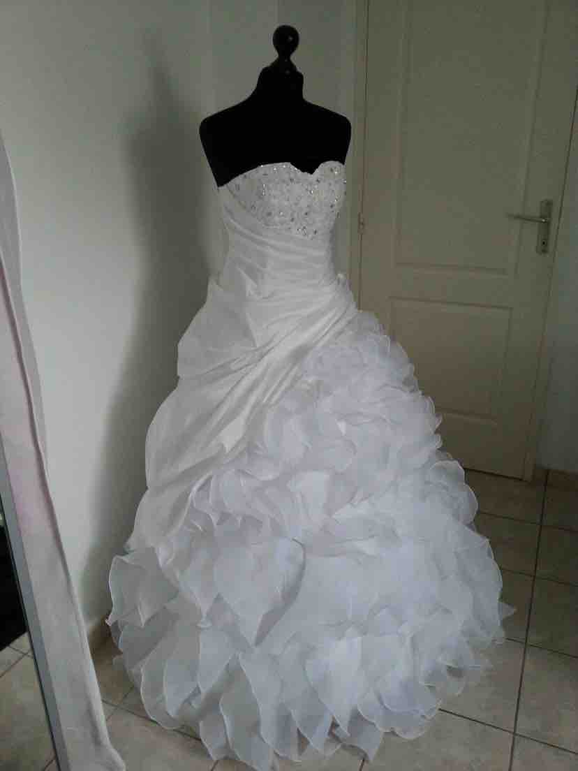 2022 Ball Gown Wedding Dresses Sweetheart Beads with Ruffled Country Bride Party Dress Satin Tulle Bridal Gowns, Ivory
2022 Ball Gown Wedding Dresses Sweetheart Beads with Ruffled Country Bride Party Dress Satin Tulle Bridal Gowns, Ivory