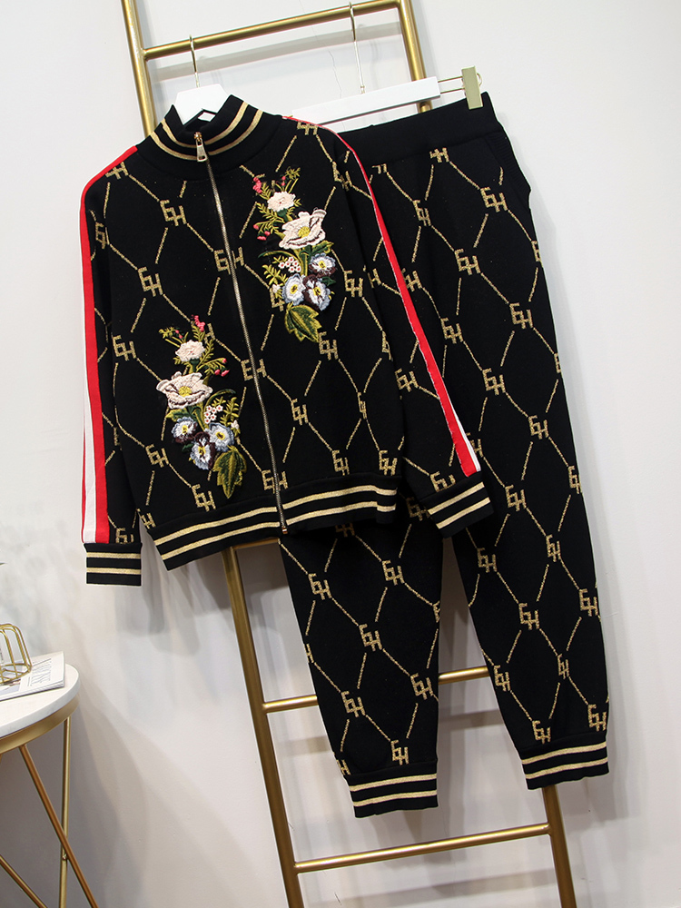 10.10 High quality Autumn Women embroidery flower contrast color knitted cardigan sweaters coat casual pants Two piece set 201008