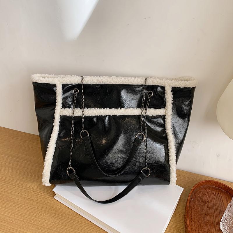 Portable Shoulder Crossbody Bag Women Plush PU Large Capacity Chain Handbags Autumn Commuter Satchel, Black
Portable Shoulder Crossbody Bag Women Plush PU Large Capacity Chain Handbags Autumn Commuter Satchel, Black