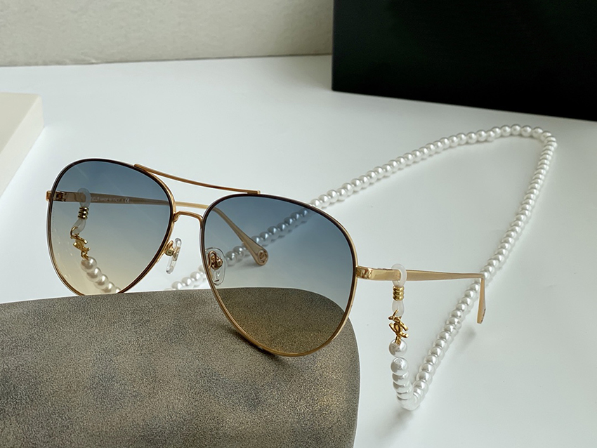 New style Sunglasses Noble Men Women glasses Wire drawing design of metal High grade cladding frame beam Additional pearl matching chain
New style Sunglasses Noble Men Women glasses Wire drawing design of metal High grade cladding frame beam Additional pearl matching chain