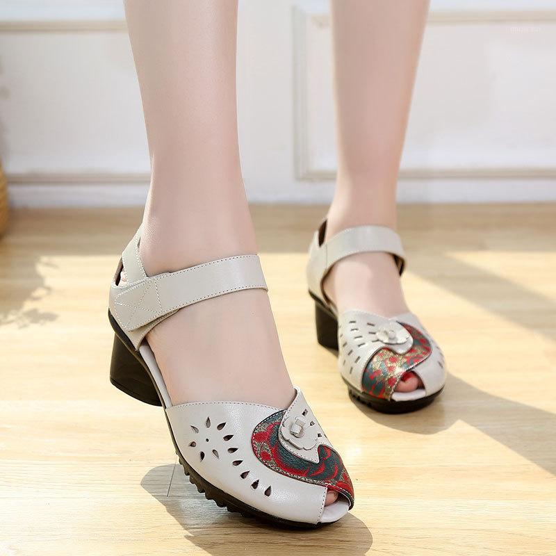Retro Women sandals Embossed Genuine Leather Splicing Hollow Buckle Strap 4.5CM Square High Heels printing flower tacones mujer1, Black
Retro Women sandals Embossed Genuine Leather Splicing Hollow Buckle Strap 4.5CM Square High Heels printing flower tacones mujer1, Black