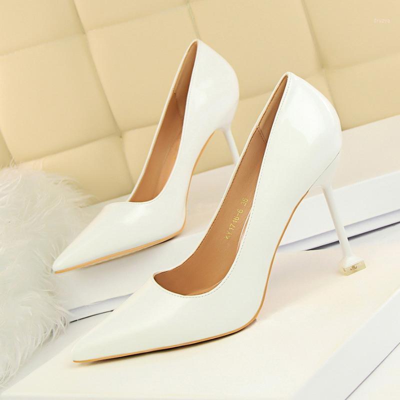 2020 Patent Leather Pointed Toe Women High Heels Sexy Pumps Party Wedding Shoes Fashion Black Color Thin Heels Woman DS-B01141
2020 Patent Leather Pointed Toe Women High Heels Sexy Pumps Party Wedding Shoes Fashion Black Color Thin Heels Woman DS-B01141
