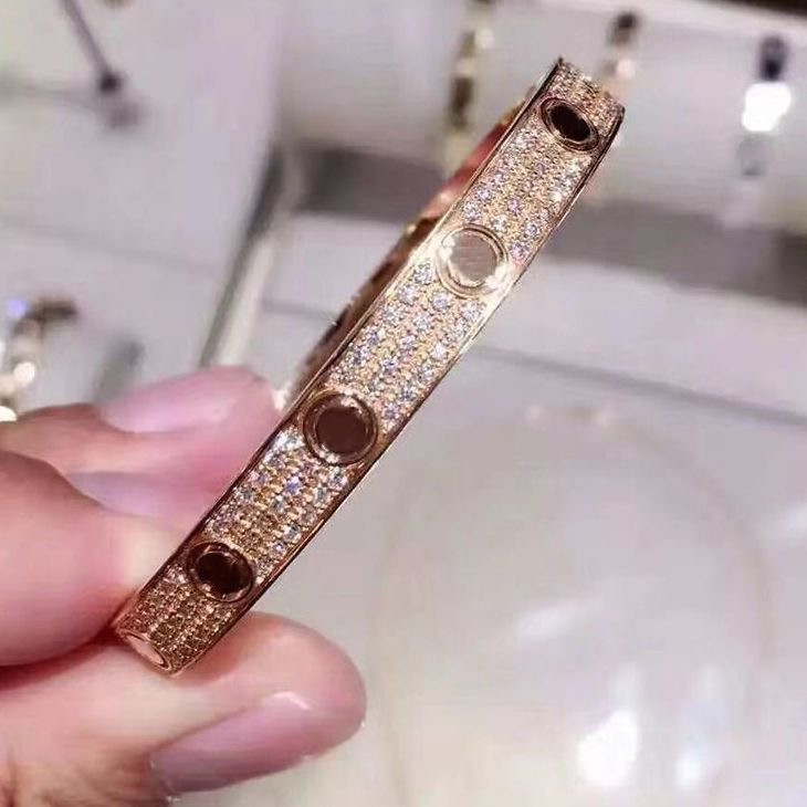 Bangle Titanium Steel 3 Row Full Diamond Bracelet Fashion Women Men Chirstmas Bracelets Distance Jewelry Gift with velvet bag
Bangle Titanium Steel 3 Row Full Diamond Bracelet Fashion Women Men Chirstmas Bracelets Distance Jewelry Gift with velvet bag