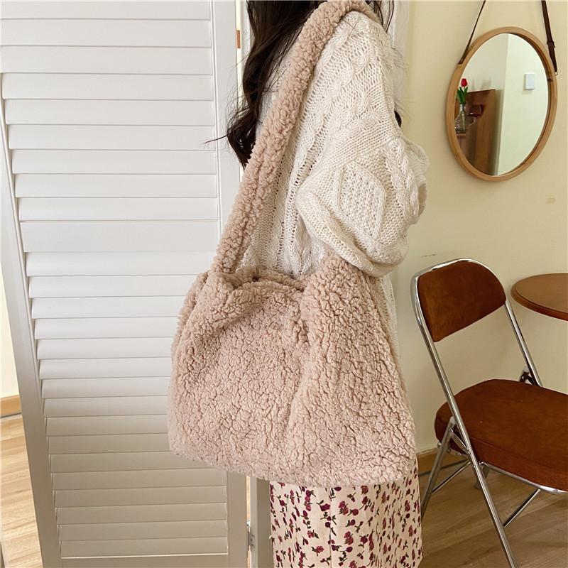 Winter Lamb Faux Fur Ladies Shoulder Bag Solid Color Soft Fluffy Plush Women Messenger Bags Large Capacity Female Casual Tote
Winter Lamb Faux Fur Ladies Shoulder Bag Solid Color Soft Fluffy Plush Women Messenger Bags Large Capacity Female Casual Tote