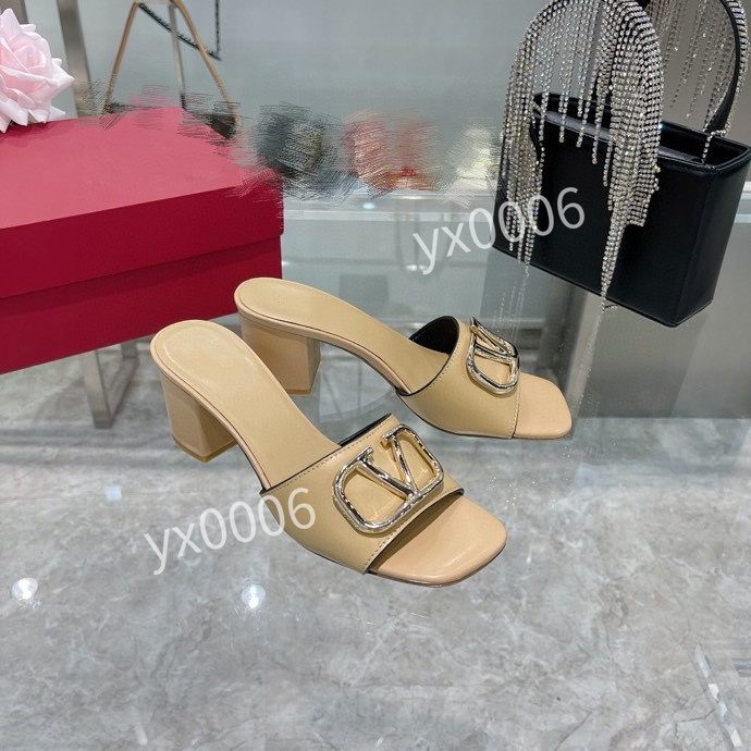 2021 Spring and autumn small white shoes women's new high top canvas shoes girls' fashion vulcanized casual yh211221, Choose the color
2021 Spring and autumn small white shoes women's new high top canvas shoes girls' fashion vulcanized casual yh211221, Choose the color