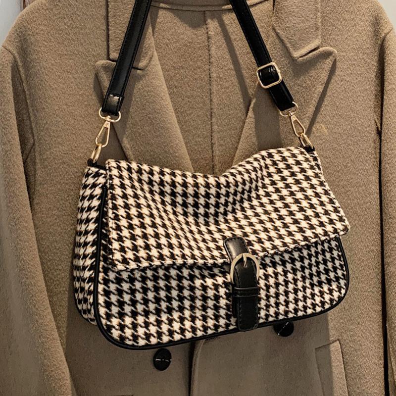Retro Women's Small Bags 2021 Spring New Trendy Fashion Personality Messenger Bag Plaid Single Shoulder Small Square Bag, Black
Retro Women's Small Bags 2021 Spring New Trendy Fashion Personality Messenger Bag Plaid Single Shoulder Small Square Bag, Black
