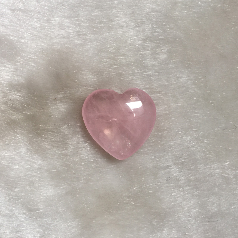 Natural Rose Quartz Heart Shape Love Mini Crystal Chakra Healing Home Decor Reiki Healing Stone Love Gems DIY Jewelry New 85 G2
Natural Rose Quartz Heart Shape Love Mini Crystal Chakra Healing Home Decor Reiki Healing Stone Love Gems DIY Jewelry New 85 G2
