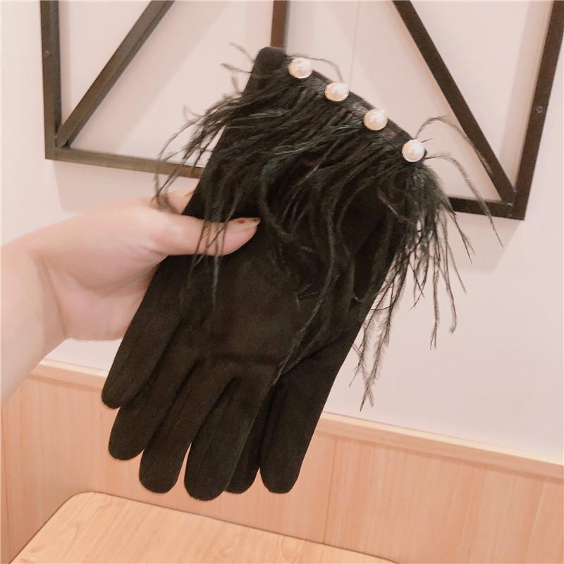 Women Suede Glove Winter Fashionable Feather Tassel Pearl Furry Mittens Female Outdoor Warm Full Finger Gloves Driving Gloves
Women Suede Glove Winter Fashionable Feather Tassel Pearl Furry Mittens Female Outdoor Warm Full Finger Gloves Driving Gloves