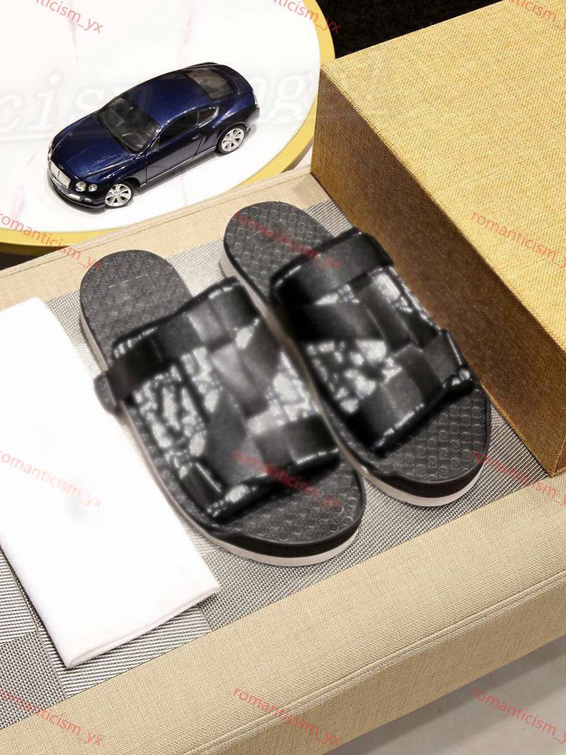 The latest men's design slippers sandals inluxe design slippers summer fashion top quality luxury flat sandals and slippers size 38-45
The latest men's design slippers sandals inluxe design slippers summer fashion top quality luxury flat sandals and slippers size 38-45