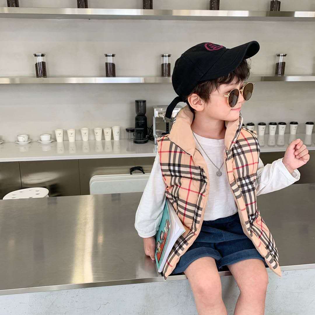 2020 Plaid classic fashion children's Vest autumn and winter warm trend boys and girls Plush jacket k9298, Brown
2020 Plaid classic fashion children's Vest autumn and winter warm trend boys and girls Plush jacket k9298, Brown