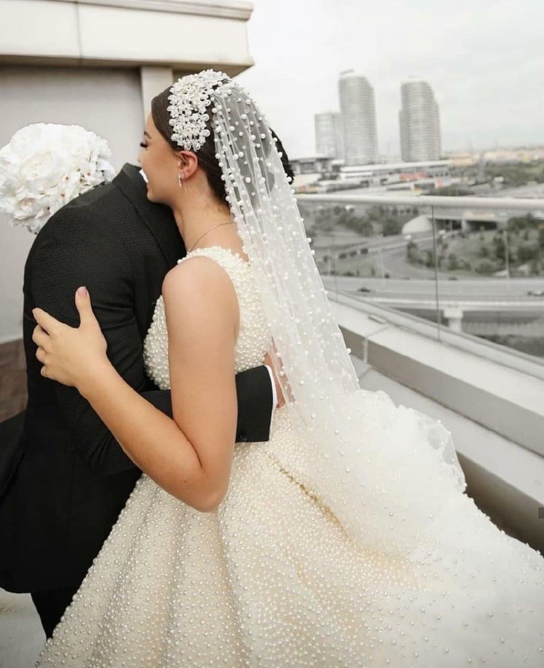 Luxury Pearls A Line Wedding Dresses Plus Size V Neck Beaded Fancy Bridal Gowns 2020 Custom Made Wedding Dress