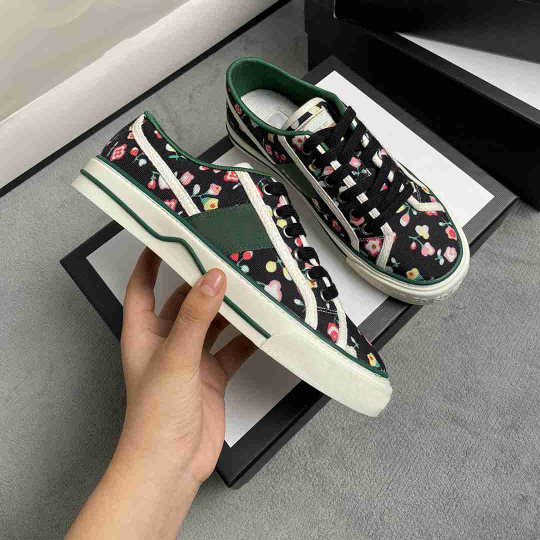 women men high low top Casual shoes sneaker Letters lace up Embroidery woman new fashion flatform canvas shoes top quality
women men high low top Casual shoes sneaker Letters lace up Embroidery woman new fashion flatform canvas shoes top quality