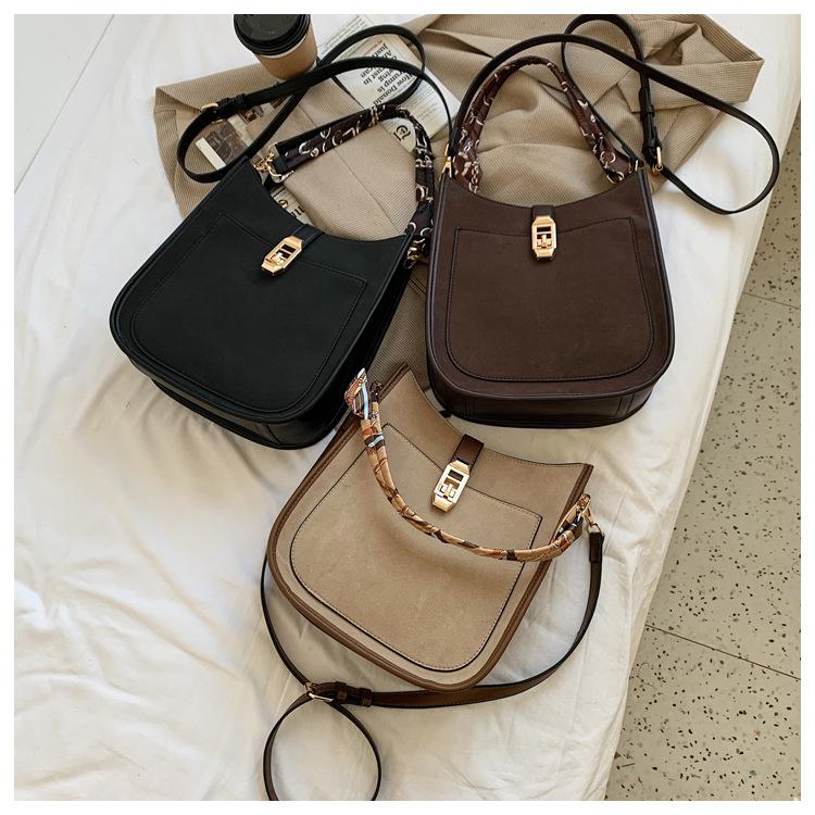 Fashion large capacity bag women 2021 new fashion leisure women's bag solid color single shoulder lock Crossbody, Black
Fashion large capacity bag women 2021 new fashion leisure women's bag solid color single shoulder lock Crossbody, Black