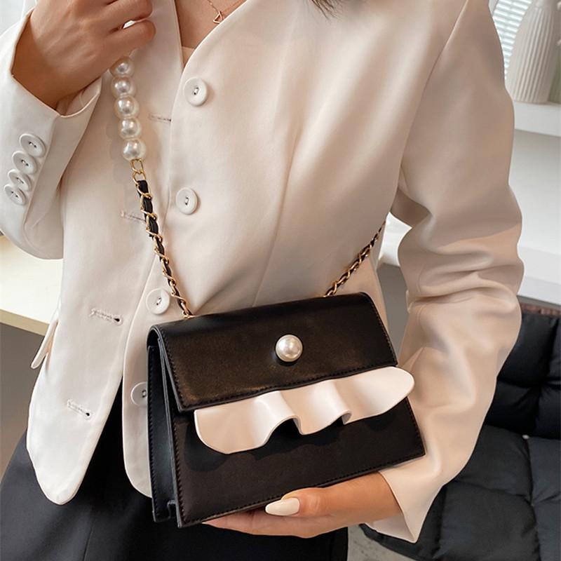 Evening Bags 2022 Women Pleated Chain Crossbody Bag Pearl PU Leather Contrast Color Luxury Designer Female Shoulder Handbag
Evening Bags 2022 Women Pleated Chain Crossbody Bag Pearl PU Leather Contrast Color Luxury Designer Female Shoulder Handbag